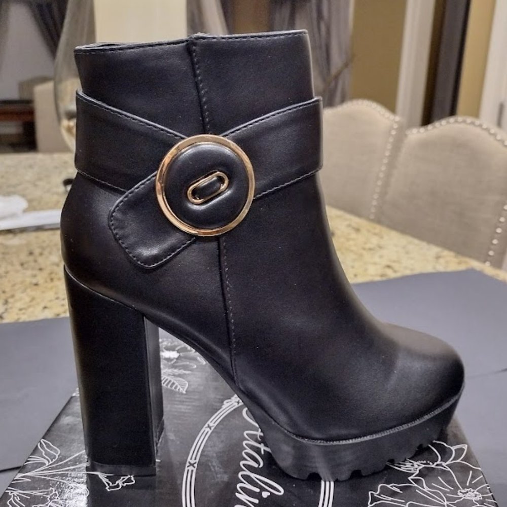 ATALINA PLATFORM BUCKLED SHORT BOOTS
